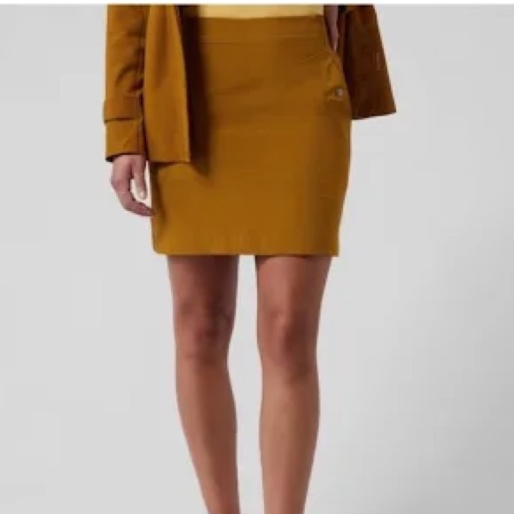 Athleta Vienna Cargo Skort Size 6 in Brass Yellow